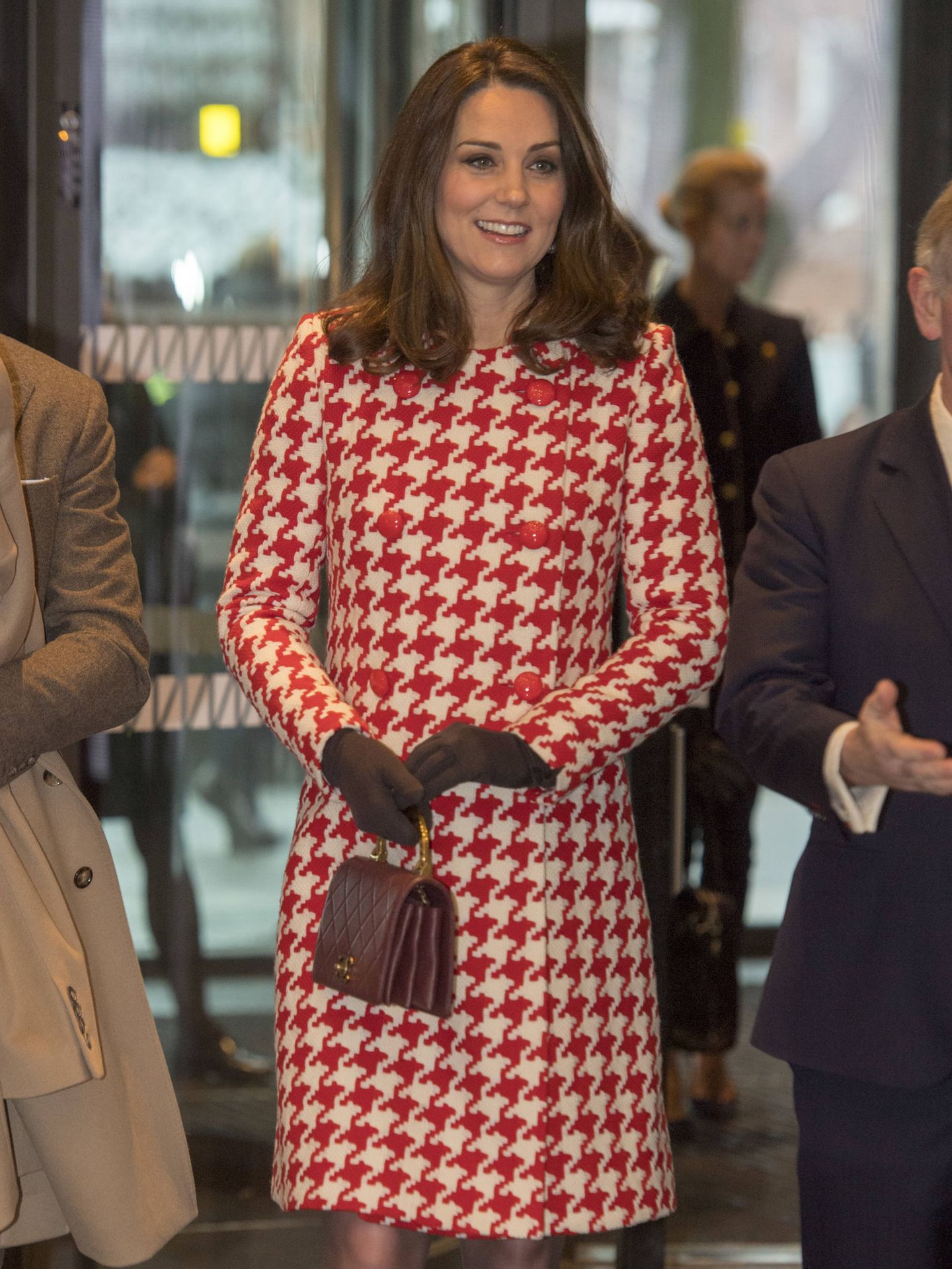Kate Middleton, con abrigo rojo de Catherine Walker. (Getty)