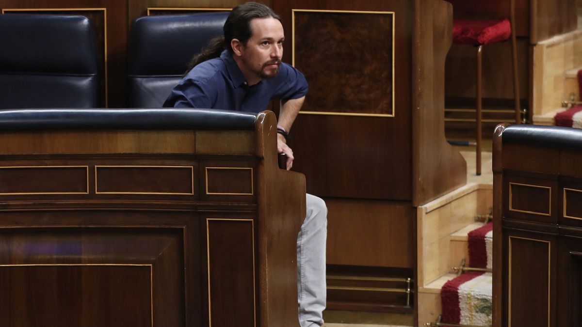 Directo: aplausos al Rey mientras los miembros de Podemos no se levantan