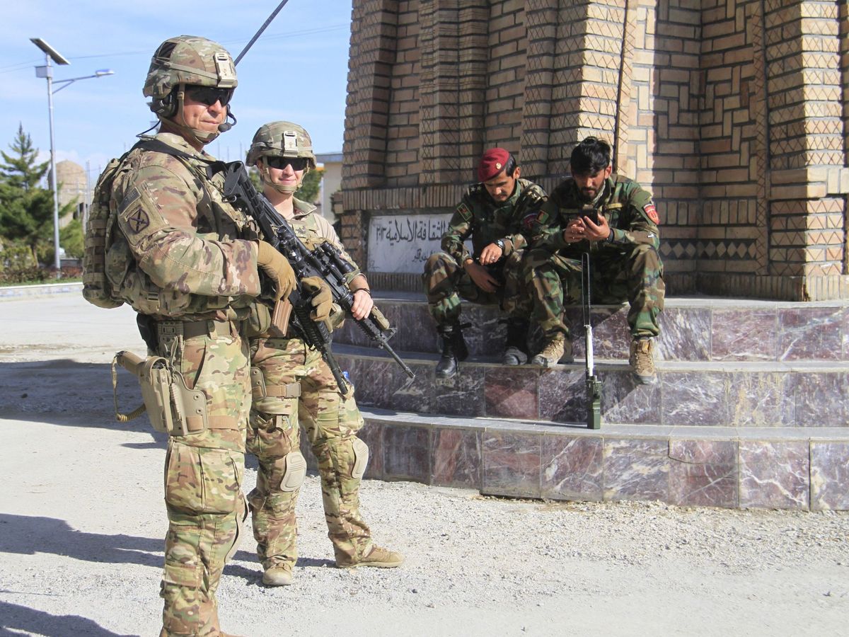 Foto: Soldados estadounidenses montan guardia en Afganistán. (EFE) 