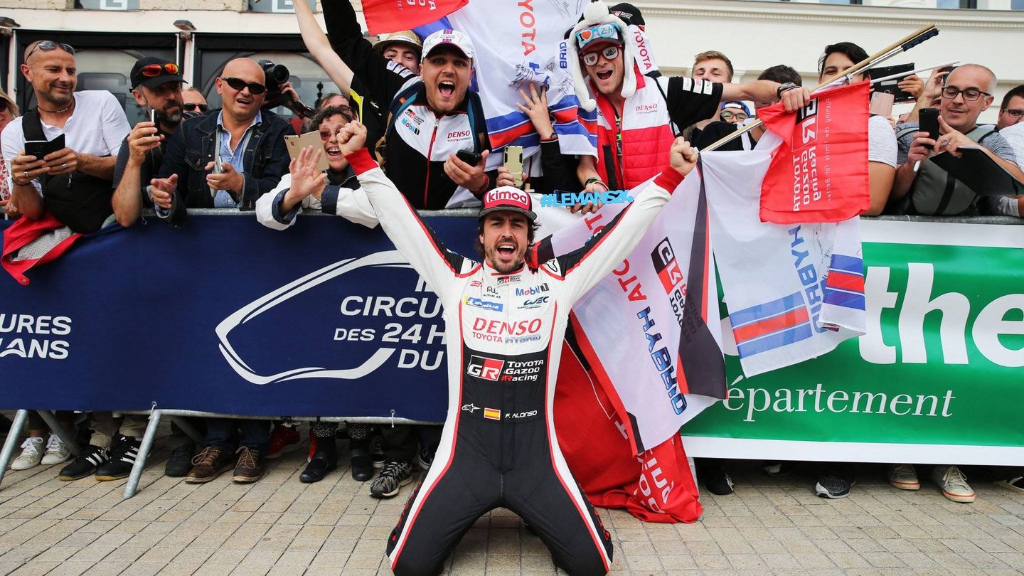 Fernando Alonso ya empieza a disfrutar de las 24 Horas Le Mans. (TOYOTA GAZOO Racing)