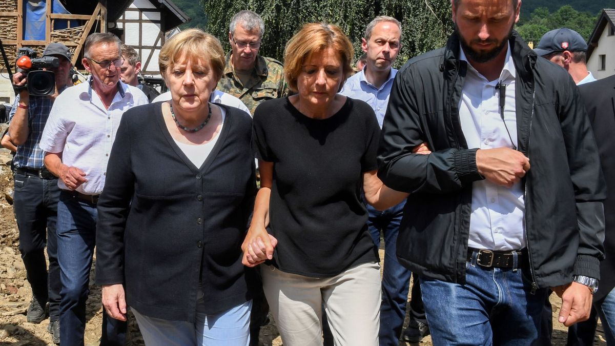 Merkel promete "ayuda urgente" ante las inundaciones que dejan 163 muertes en Alemania