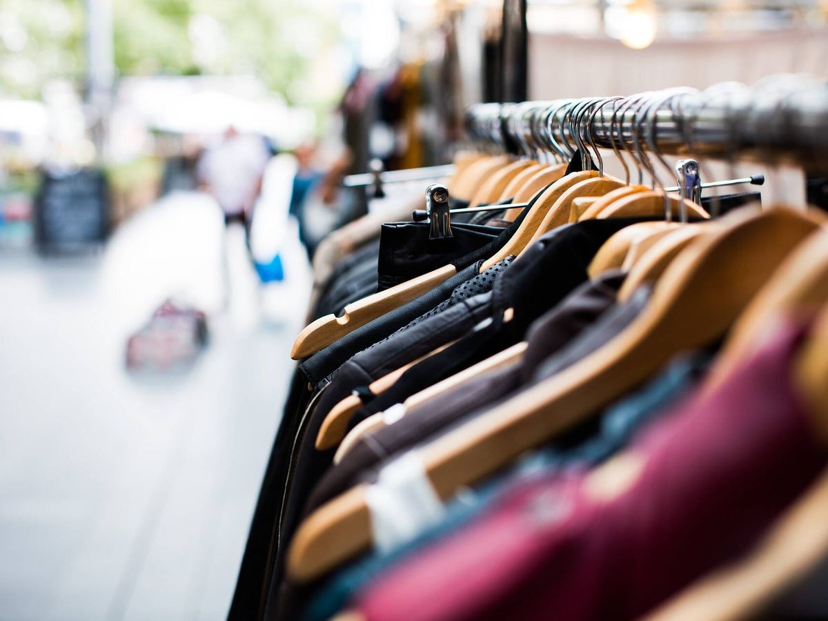 Foto: Imagen genérica de la ropa en una tienda (Pixabay)