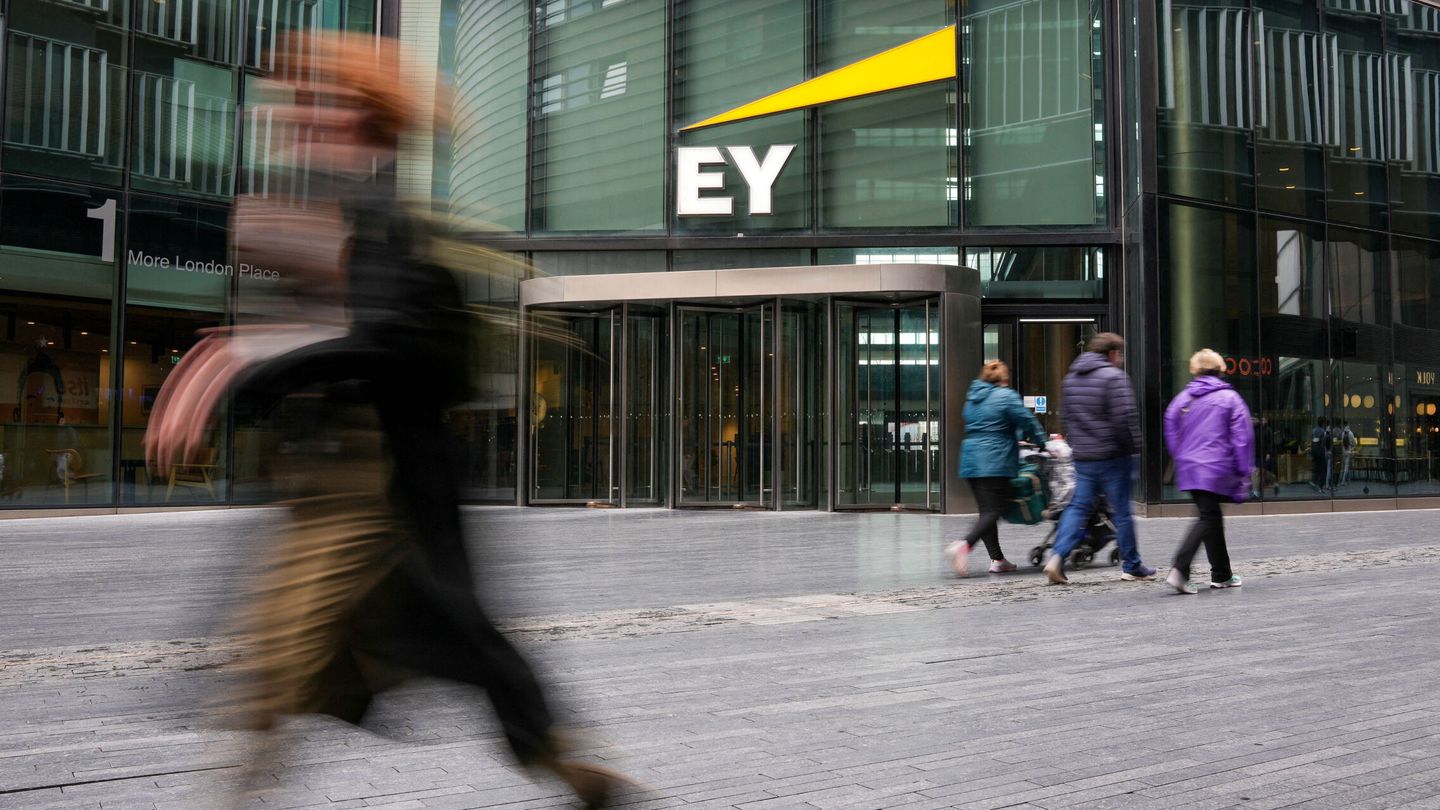 Una sede de EY. (Reuters/Maja Smiejkowska)