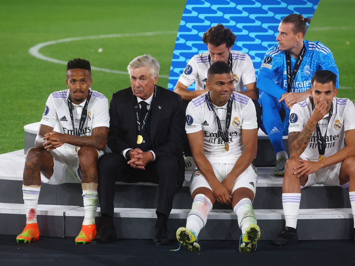 Foto: El Real Madrid, tras ganar la Supercopa de Europa. (Reuters/Kai Pfaffenbach)