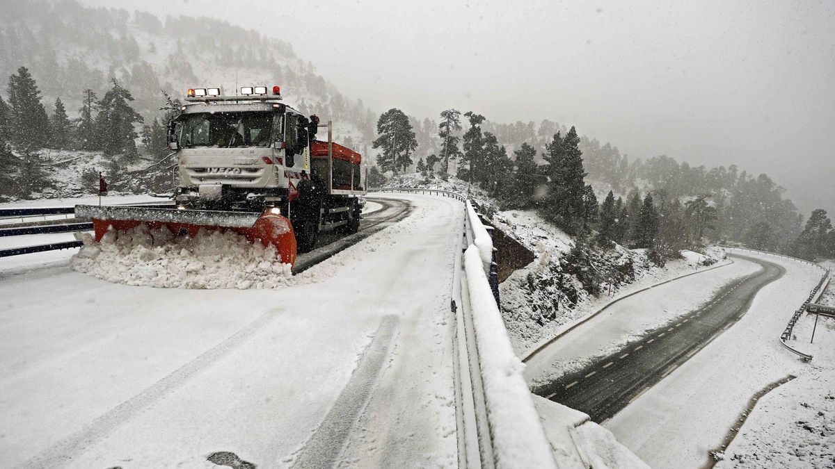 La gran nevada ya está aquí: estas son las carreteras cortadas o que necesitan cadenas