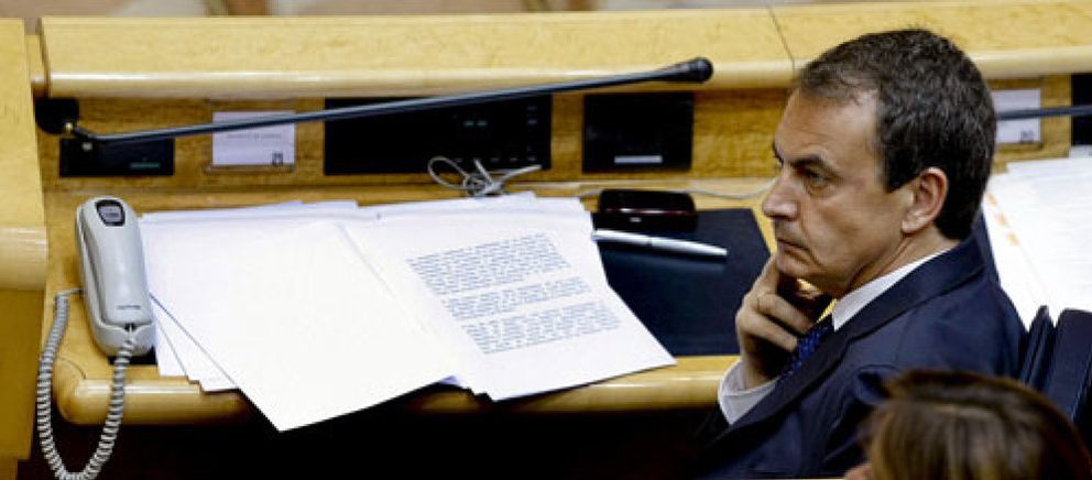 Foto: S&P da la puntilla a Zapatero, que insiste en ver “indicios de mejora”