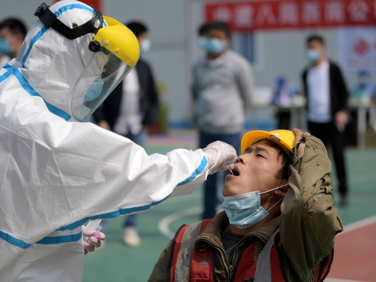 Foto: Test de coronaviruen Wuhan (Reuters)
