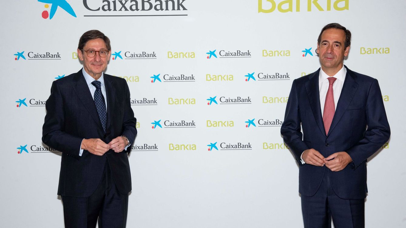 Foto: Conferencia de José Ignacio Goirigolzarri y Gonzalo Gortázar sobre la fusión de CaixaBank y Bankia (EFE)