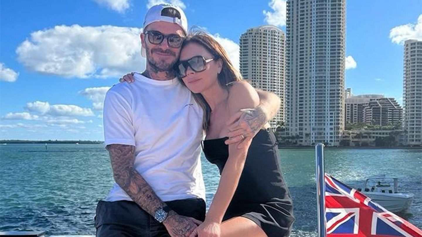 David y Victoria Beckham posan a bordo de su yate. (Instagram/@victoriabeckham)