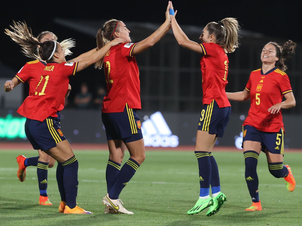 Foto: Patricia Guijarro celebra su gol durante la clasificación del Mundial femenino 2023 ante Hungría. (EFE/Kiko Huesca).