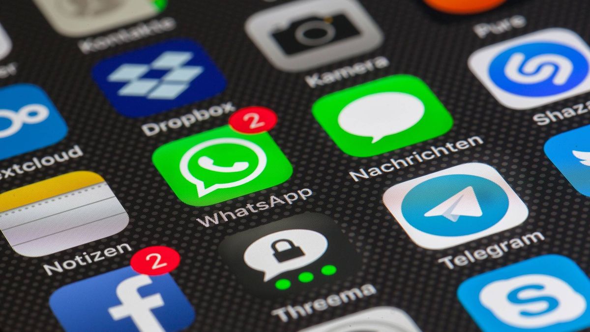 Cuidado con las fotos y audios que envías por WhatsApp: un fallo permite manipularlos