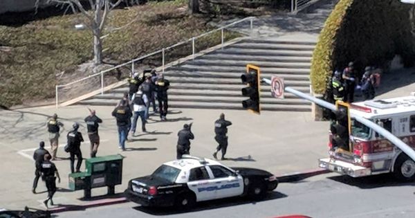 Foto: La policía investiga un posible tiroteo en la sede de YouTube. (Reuters)