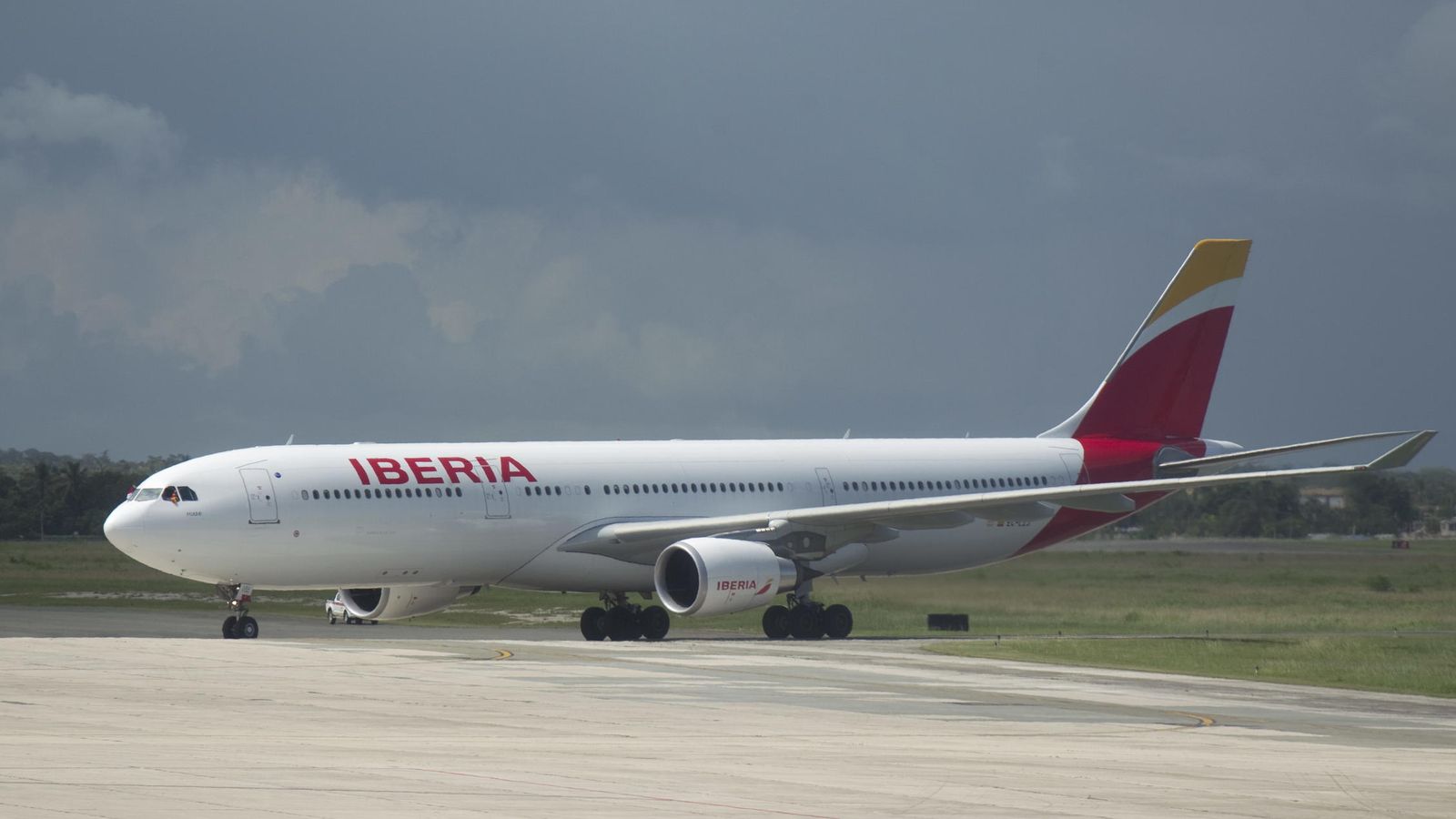 Foto: Avión de Iberia, perteneciente a IAG. (EFE)