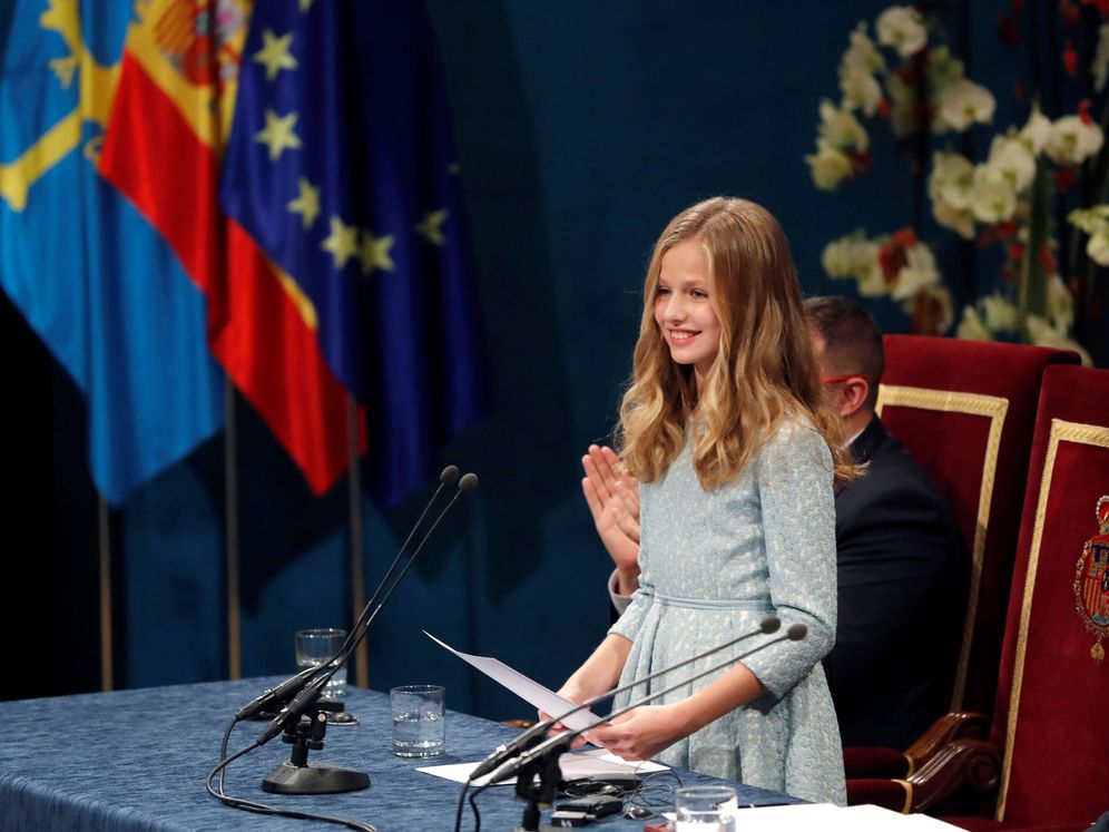 Foto: La princesa Leonor pronuncia su discurso por primera vez en la ceremonia de entrega de los Premios Princesa de Asturias. (EFE)