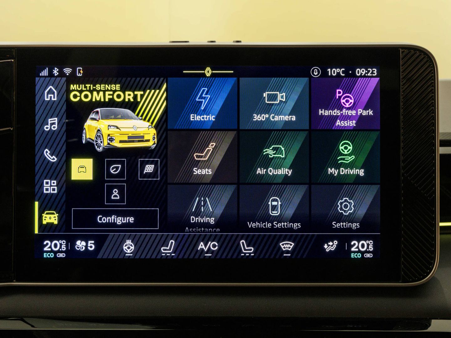 La pantalla multimedia siempre es de 10 pulgadas, compatible con Apple CarPlay y Android Auto.