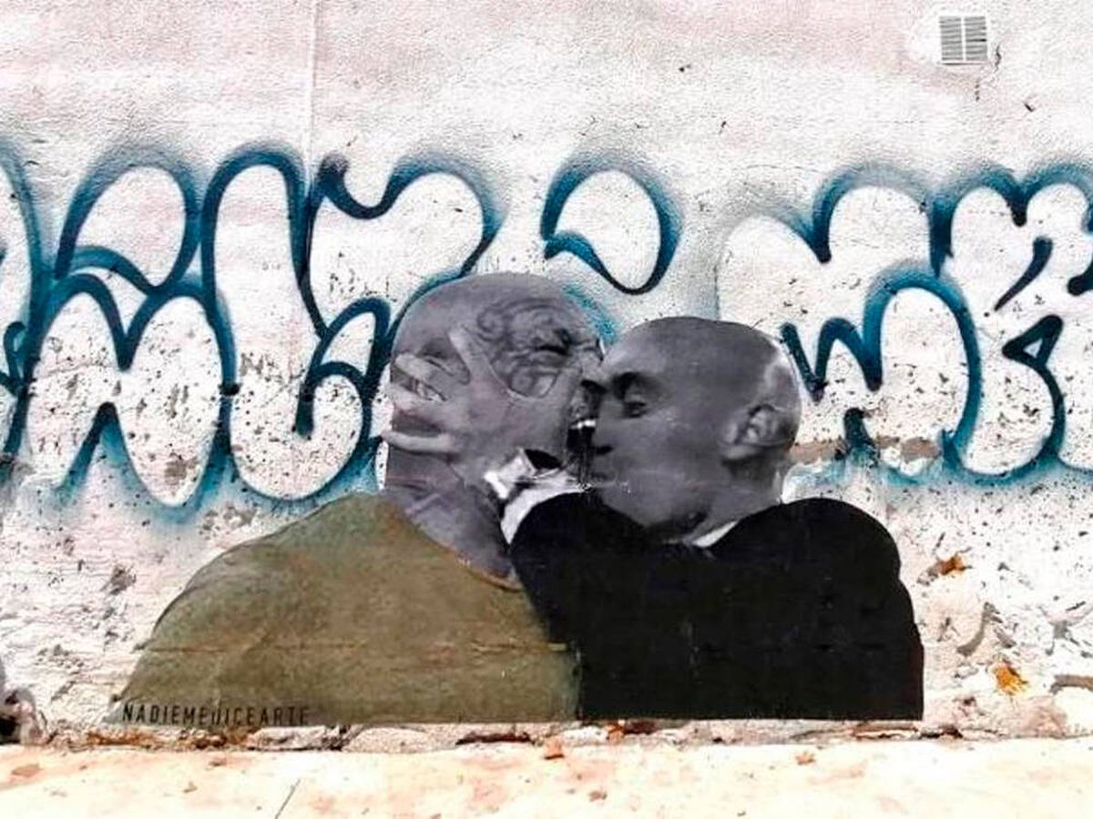 Foto: Un artista de Barcelona pinta un mural con un beso forzado de Rubiales al exboxeador Mike Tyson (Instagram: @nadiemedicearte)
