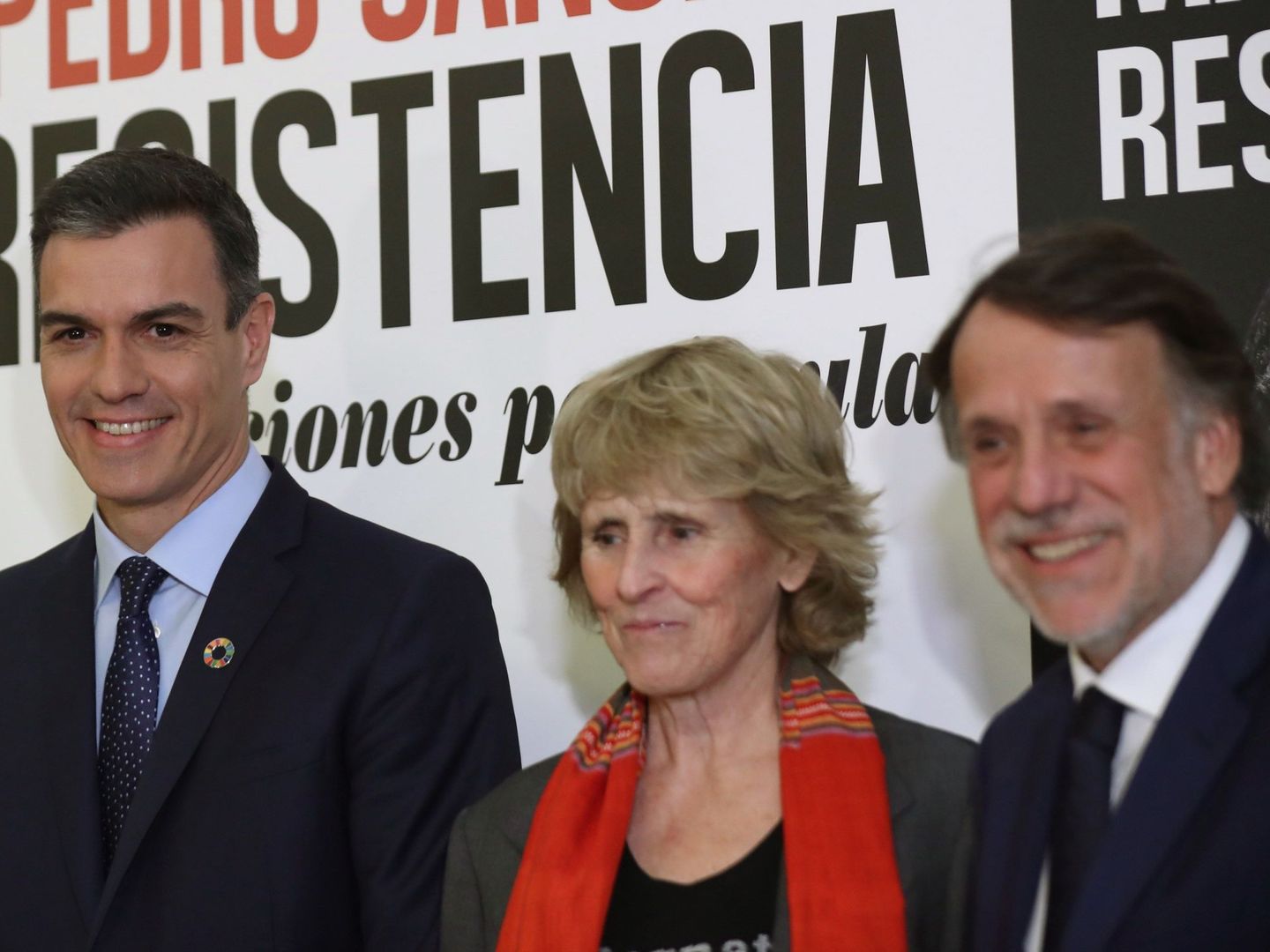 Pedro Sánchez, Mercedes Milá y el presidente de Planeta, José Creuheras. EFE