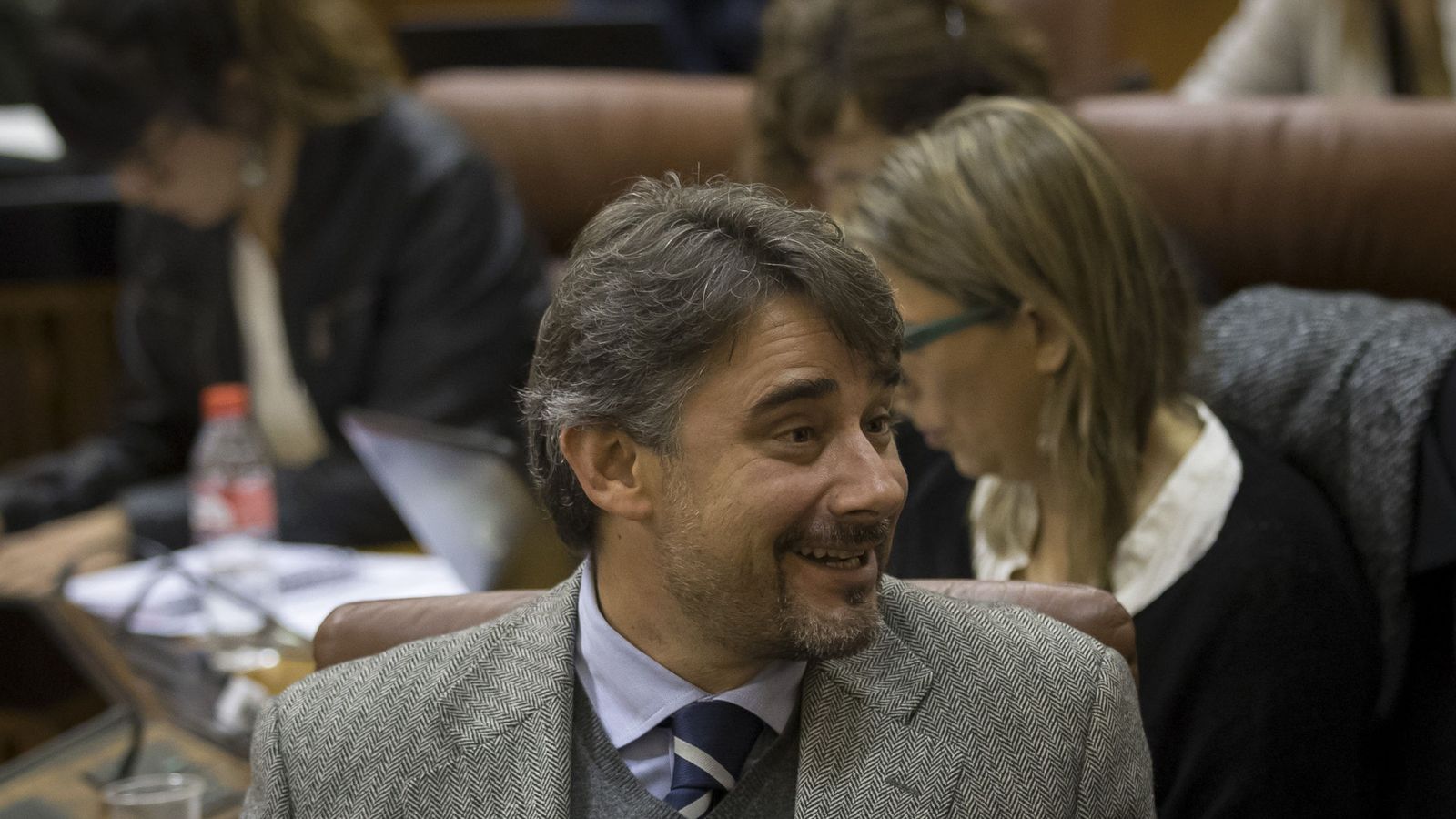Foto: El diputado de Podemos Andalucía Juan Ignacio Moreno Yagüe, en su escaño en Sevilla. (EFE)