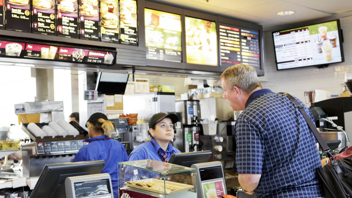 Las trampas que hacen los dependientes de fast food, contadas por ellos