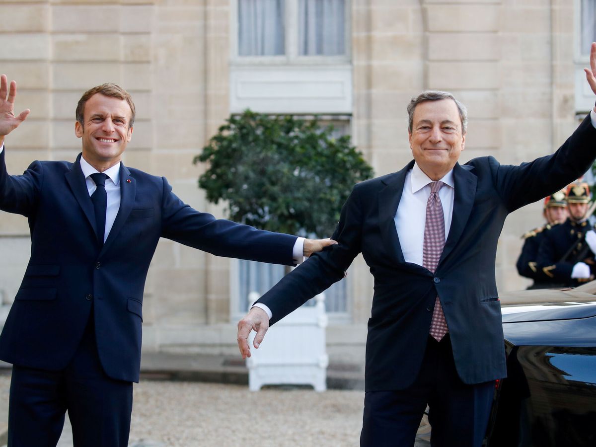 Foto: El presidente francés, Emmanuel Macron, junto al primer ministro italiano, Mario Draghi. (Reuters/Gonzalo Fuentes)