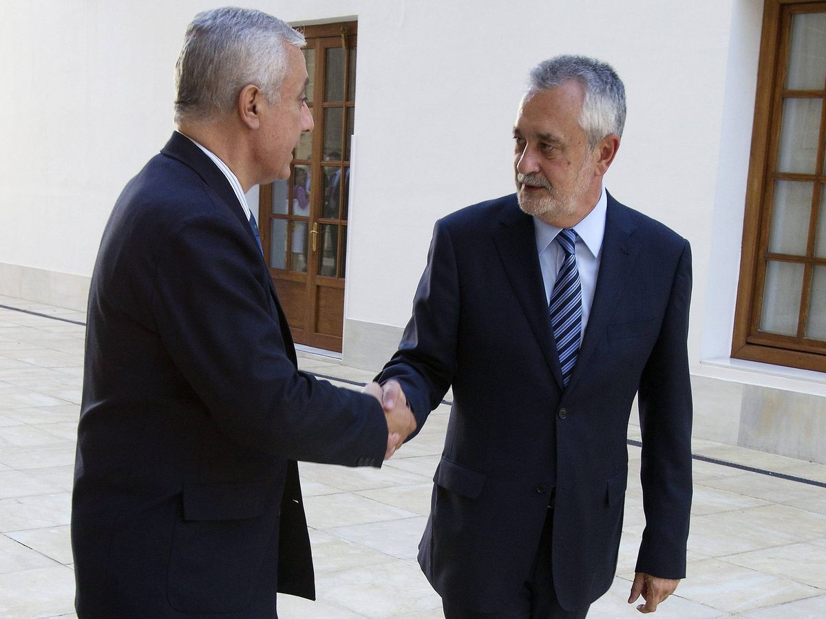 Foto: José Antonio Griñán y Javier Arenas, en el Parlamento de Andalucía, en una imagen de archivo. (EFE/José Manuel Vidal)