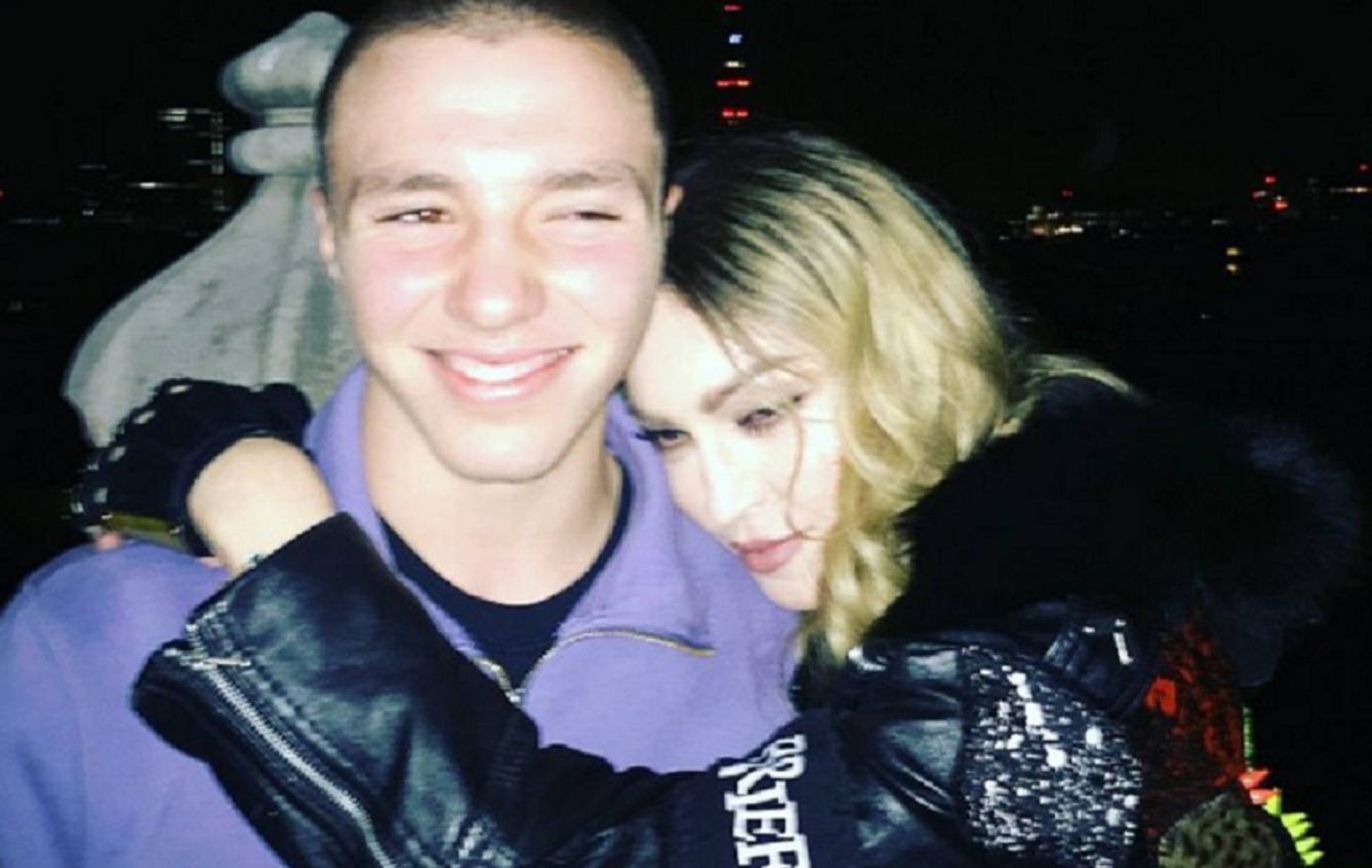 Foto: Madonna junto a su hijo Rocco Ritchie en una imagen de las redes sociales