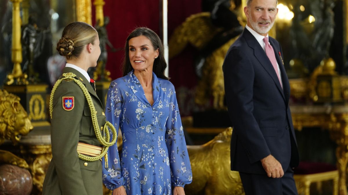 Recepción en el Palacio Real, en directo: Felipe VI, Letizia con vestido azul y Leonor con uniforme de gala 