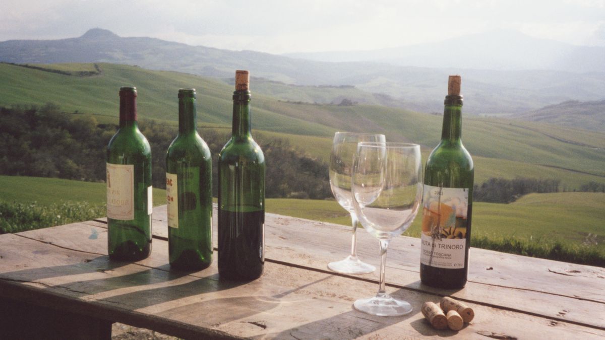 Seis trucos para conservar el vino días después de abrir la botella 