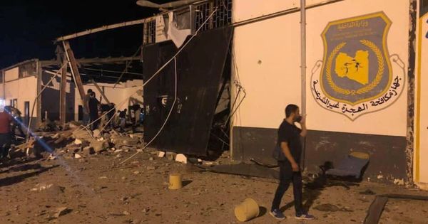 Foto: Efectos del bombardeo en Trípoli. (Reuters)