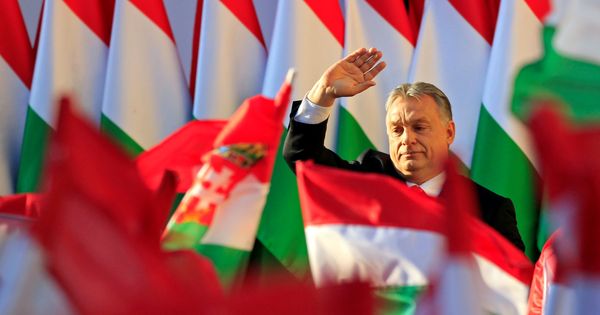 Foto: El primer ministro húngaro Viktor Orbán saluda durante el mítin de su cierre de campaña en Szekesfehervar, el 6 de abril de 2018. (Reuters) 