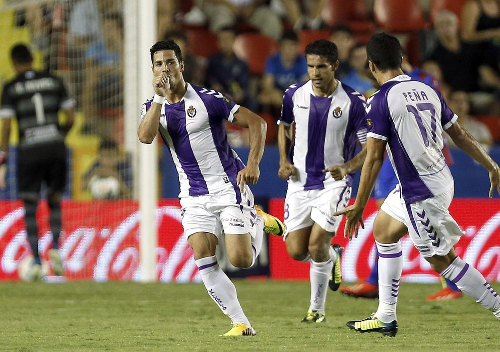 Foto: Javi Guerra celebra el gol del empate (Efe).
