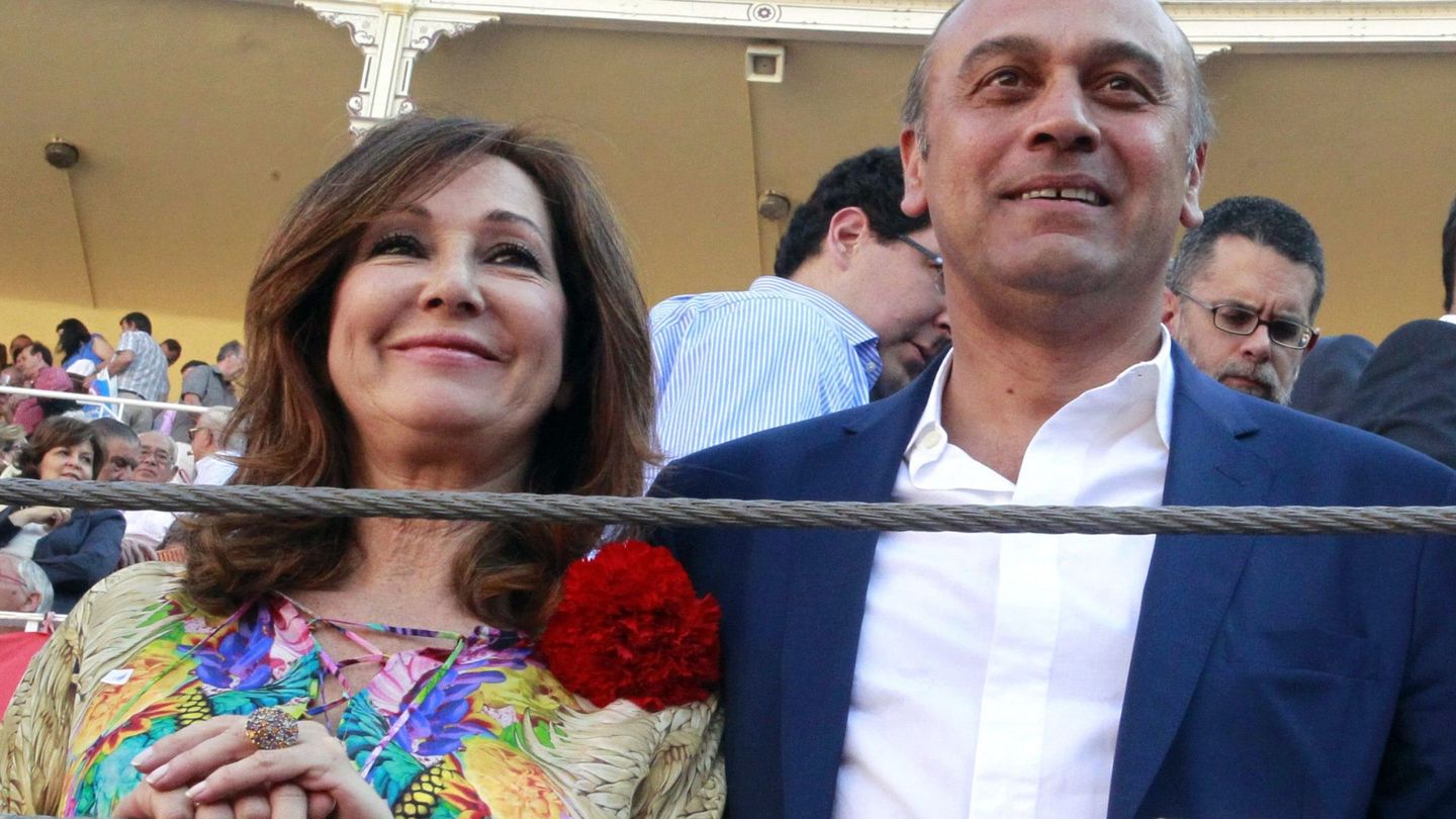 Ana Rosa Quintana con su marido en el año 2012. (EFE/Manuel H. de León)