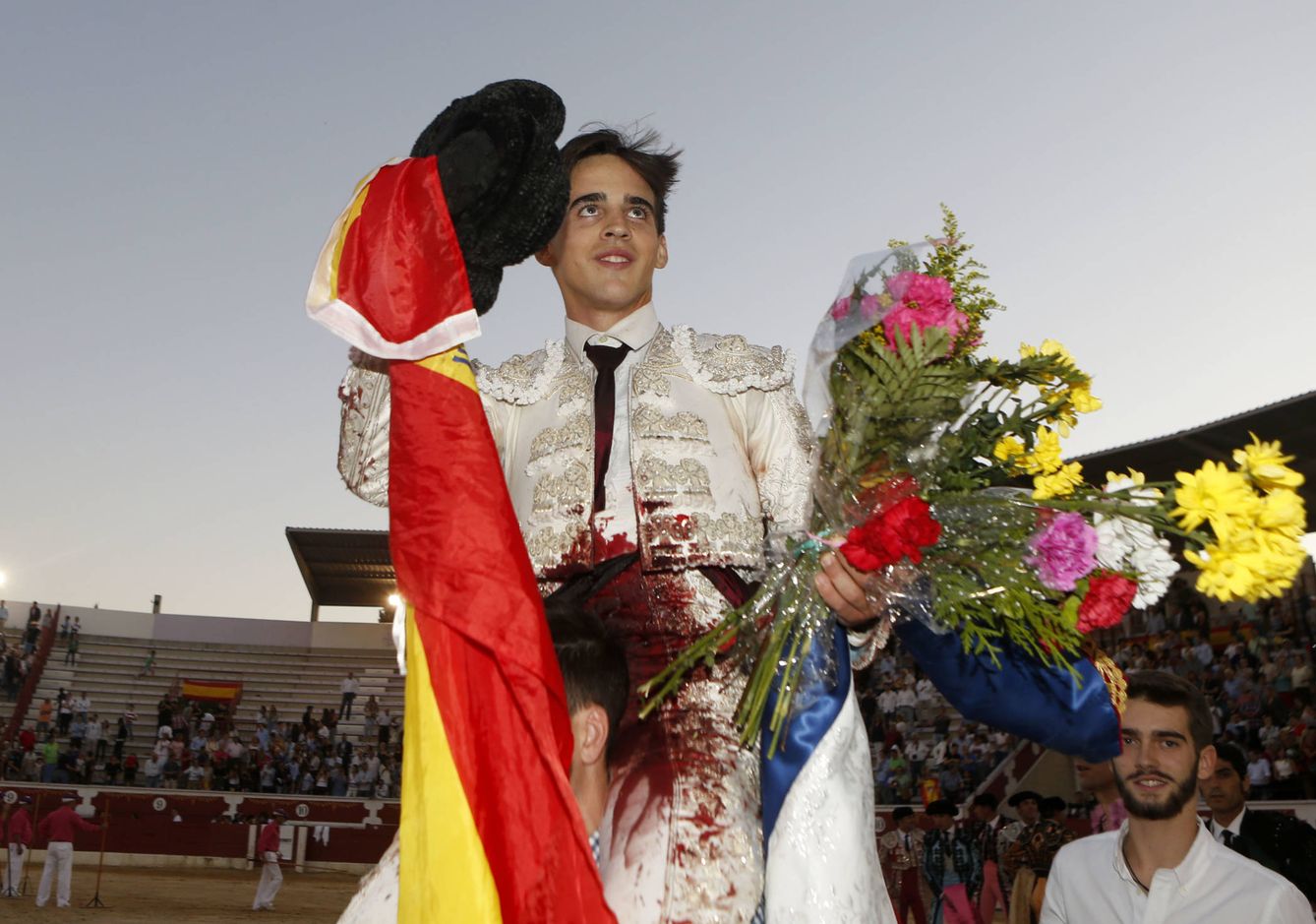 Gonzalo Caballero triunfal en la corrida benéfica. (Gtres)