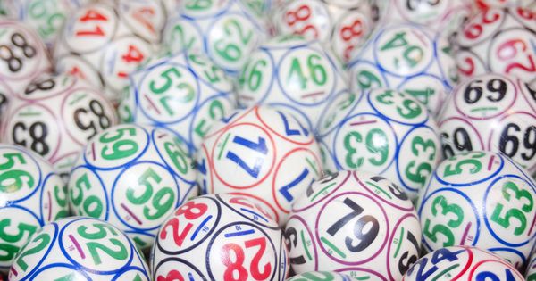 Foto: Bolas de lotería antes de un sorteo. (iStock)