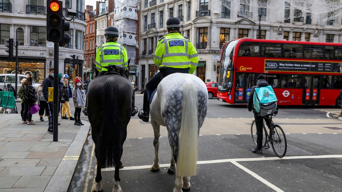 Un agente de la Policía Metropolitana de Londres se declara culpable de 49 delitos sexuales