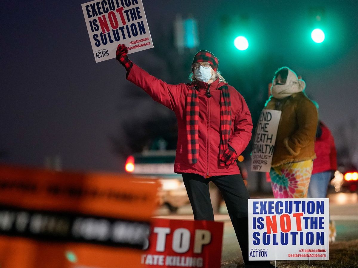 Foto: Activistas contra la pena de muerte en Indiana. (Reuters)