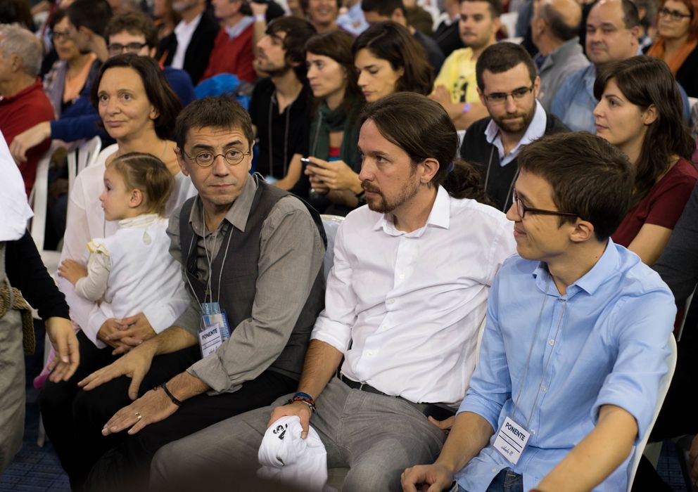 Foto: Pablo Iglesias junto a Carolina Bescansa, Juan Carlos Monedero e Íñigo Errejón, durante la asamblea de Podemos. (Daniel Muñoz)