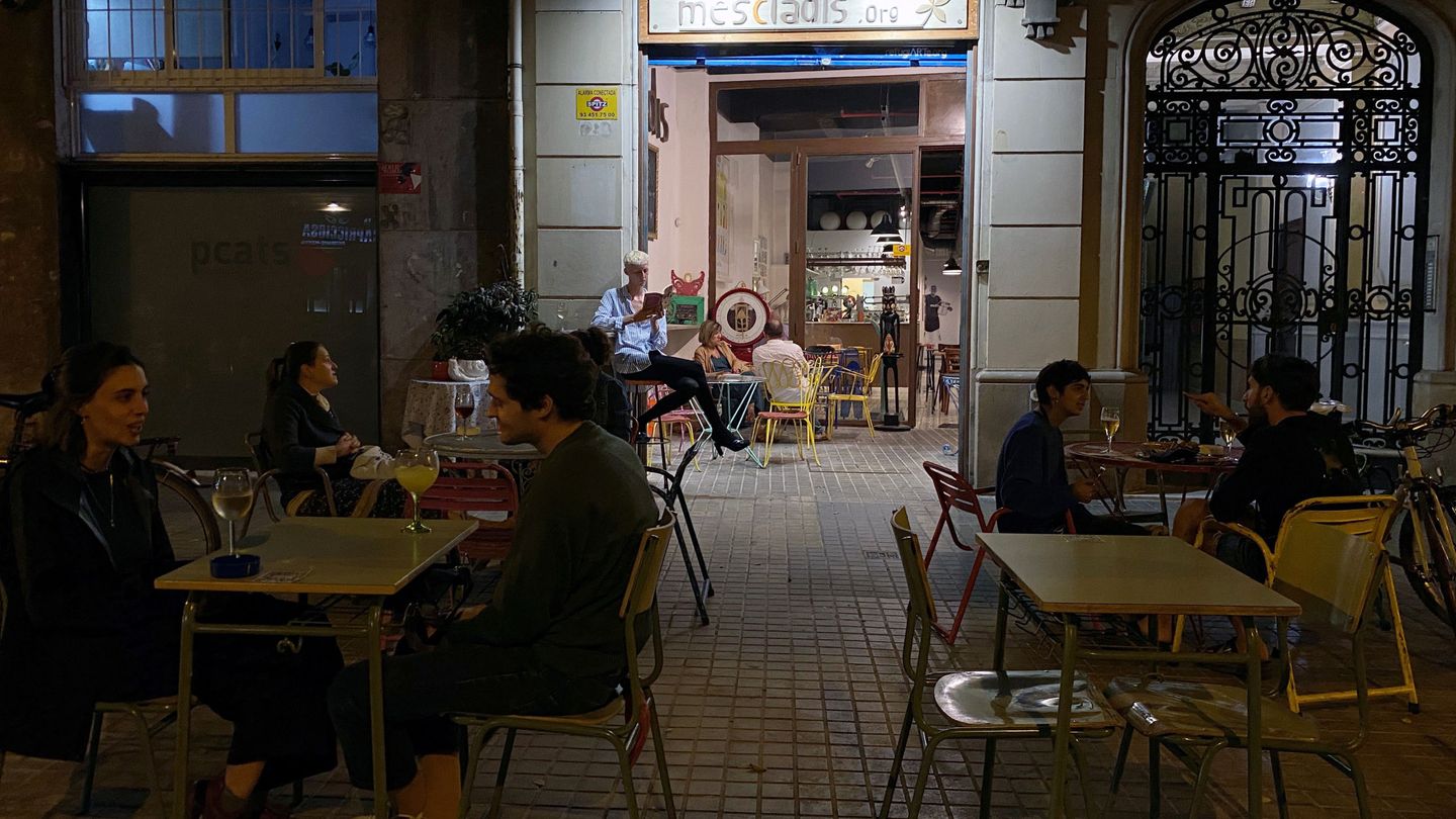 Bar en Barcelona. (Reuters)