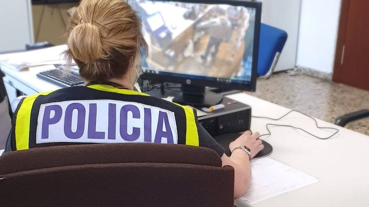 La Policía detiene a cuatro personas por compartir 'stickers' de pornografía infantil 