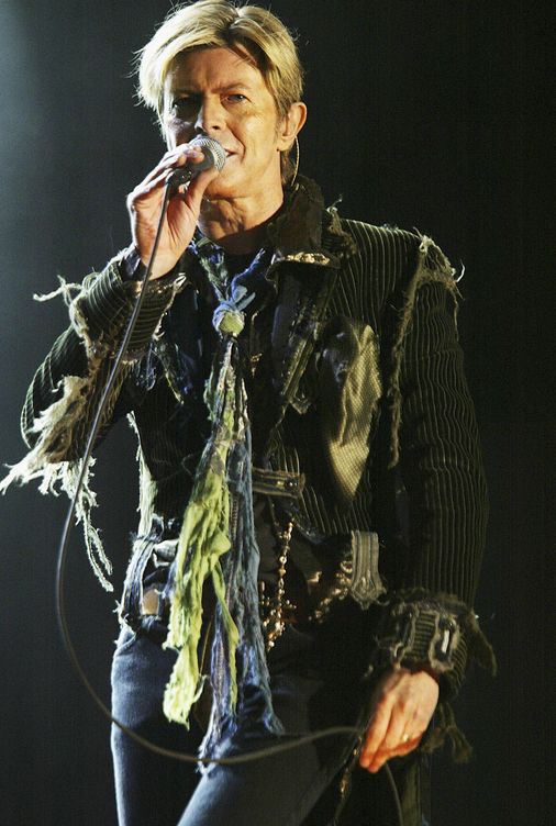 David Bowie en un concierto en el año 2004 (Foto de Jo Hale/Getty Images).