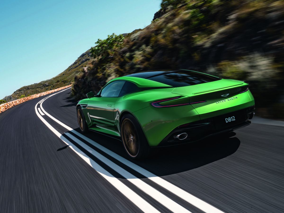 Foto: Acelera de 0 a 100 km/h en 3,6 segundos con una velocidad máxima de 325 km/h. (Aston Martin)