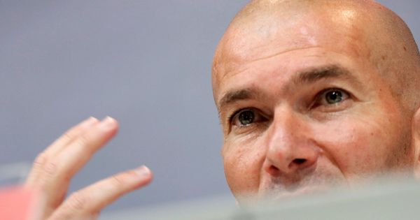 Foto: Zidane, durante la rueda de prensa en la que ha anunciado su marcha del Real Madrid | EFE