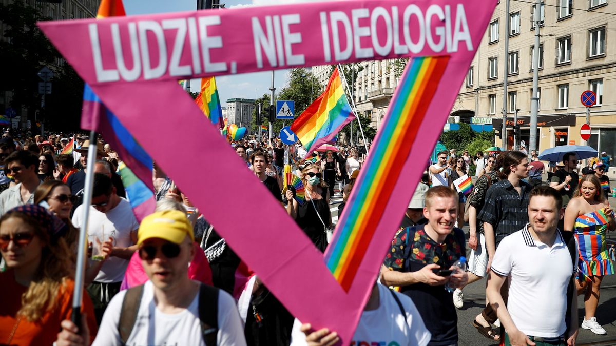 Polonia empieza a retirar las "zonas libres de LGTB" ante el temor a no recibir fondos UE