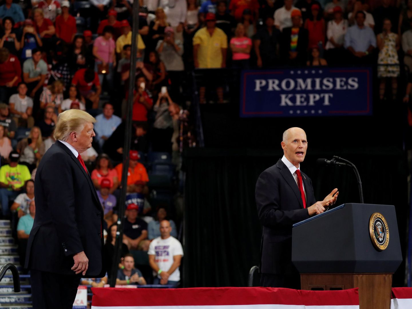 Rick Scott durante un mitin electoral junto a Donald Trump en Estero, Florida. (Reuters)