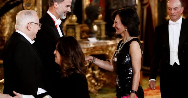 Foto: El Rey saluda a la presidenta del Banco Santander, Ana Patricia Botín. (EFE)