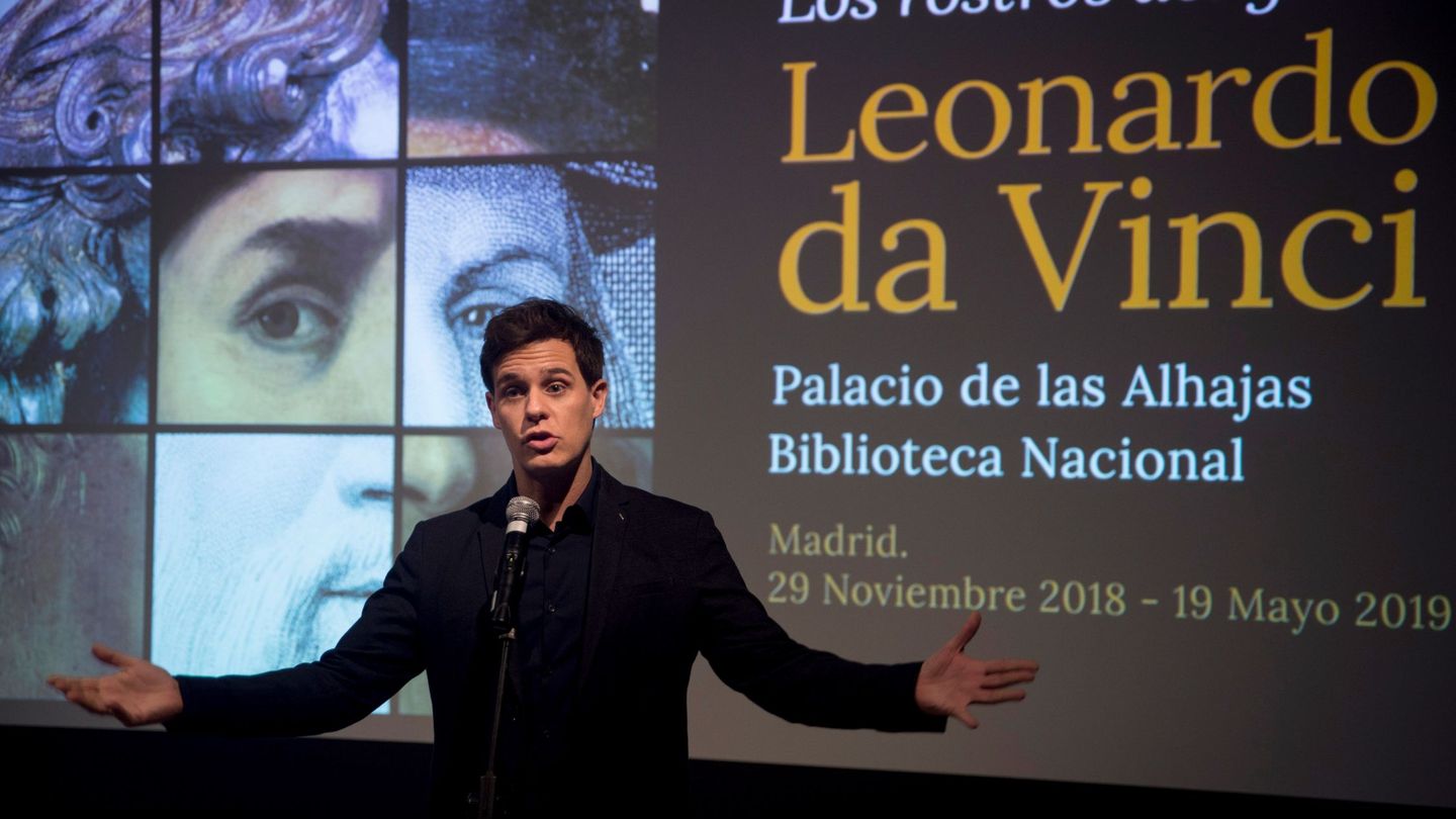 Christian Gálvez, presentando una exposición sobre Leonardo da Vinci en la Biblioteca Nacional. (EFE)