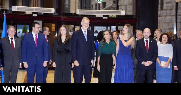 Los Reyes, Leonor y Sofía dan el pistoletazo de salida a los Premios Princesa de Asturias con el tradicional concierto en Oviedo