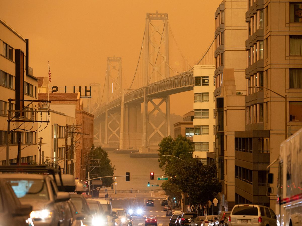 Foto: El humo de los incendios en California tinta de naranja el cielo de San Francisco. (Reuters)