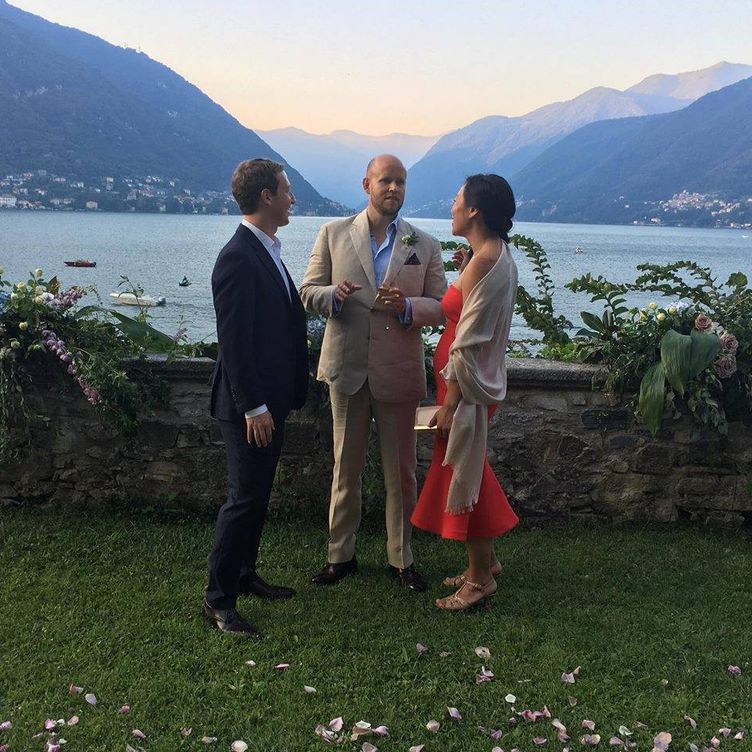 Foto: Mark Zuckerberg con su mujer y su amigo Daniel Ek