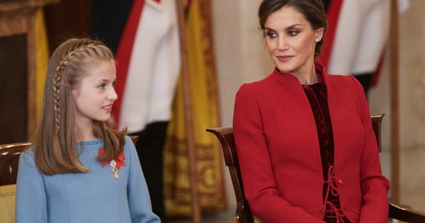Foto: La Reina junto a la princesa de Asturias. (Limited Pictures)
